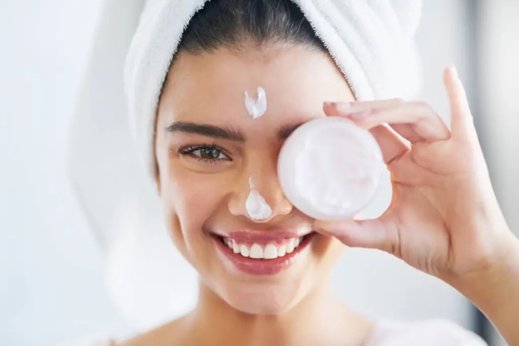 بهترین روش‌ها برای حفظ و افزایش شادابی پوست صورت